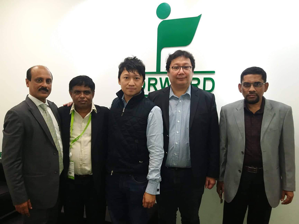 Managing Director Visits Forward Headquater