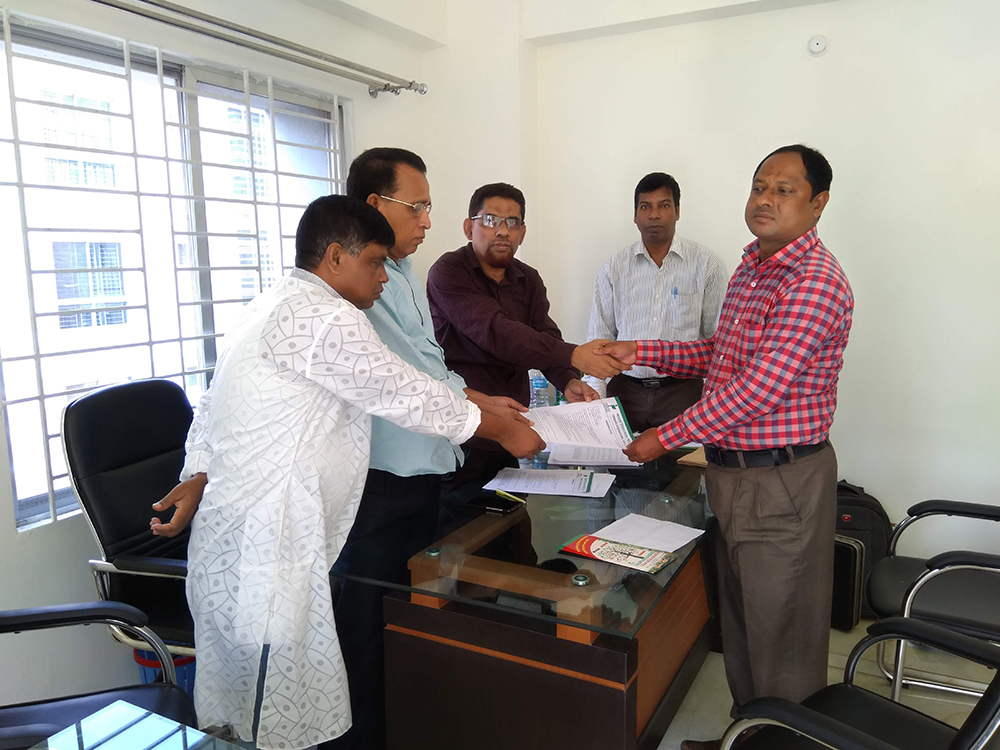 Managing Director handover an Appointment card to a RM